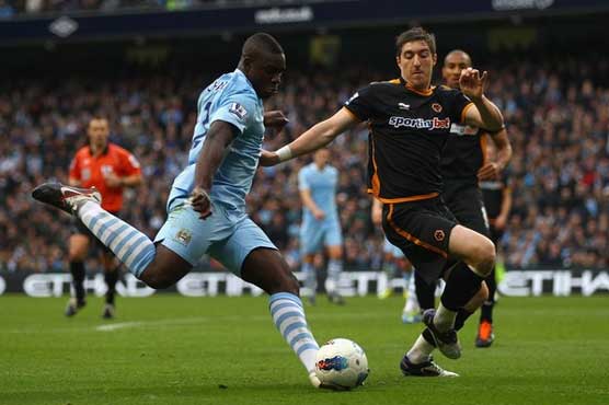 Man City stays clear of United, Chelsea loses 5-3