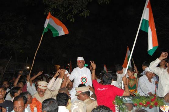 Anna Hazare comes home to a hero's welcome