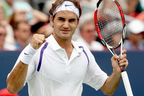 Federer, Serena advance at US Open
