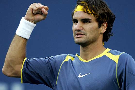 Federer dismisses Tsonga in revenge match to reach semis