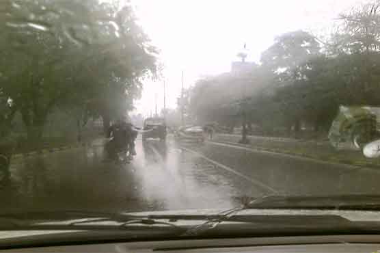 Rain turns weather pleasant in Lahore, Islamabad