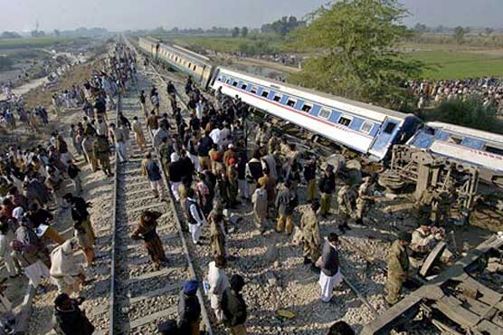 Rawal Express derailed near Sarai Alamgir, 29 injured