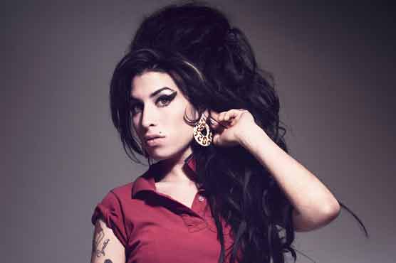 Amy Winehouse died of seizure caused by alcohol detoxification: Father 