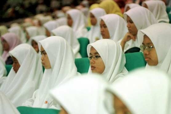 Malaysia to encourage boys to go to university