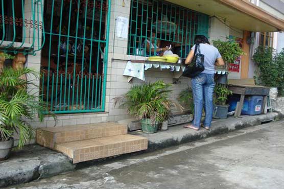 Clumsy thief nets $1,300 in cigarettes