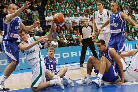 Russia beats Macedonia to top group at Europeans