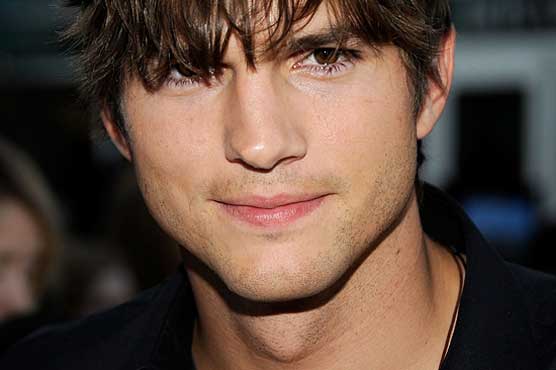 Ashton Kutcher sings in new opening for 'Two and a Half Men'