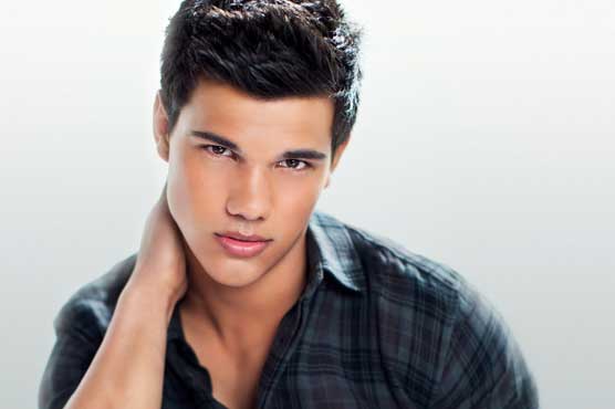 Taylor Lautner's dinner interrupted by assassins in new 'Abduction' clip