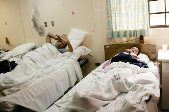 Lahore: Chinese dengue patients given flowers