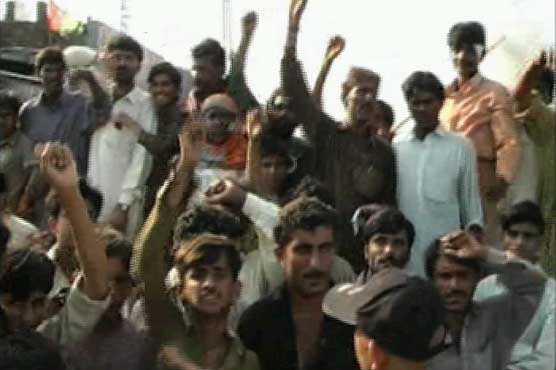 Badin: Police baton charge flood victims