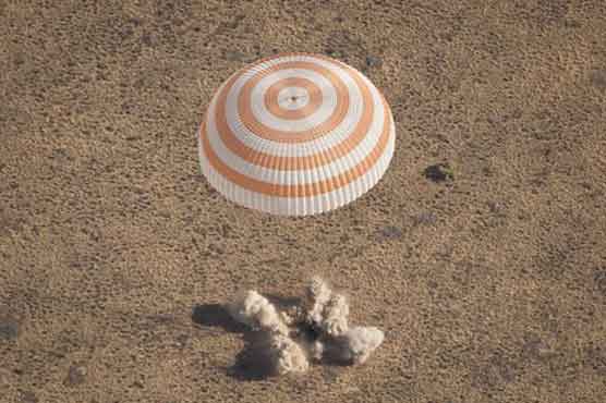 Soyuz lands safely in Kazakhstan, rattles nerves