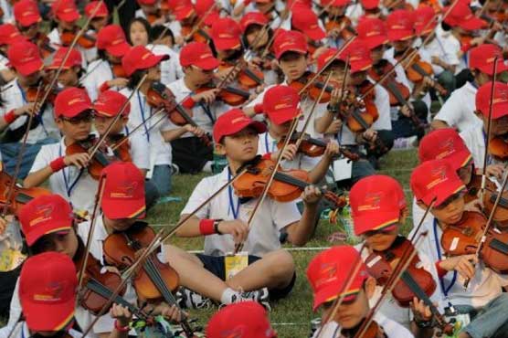 Thousands of Taiwanese children set violin record
