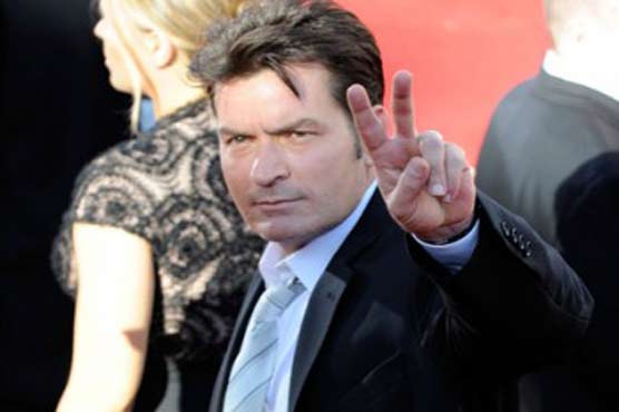 Troubled Sheen holds out an olive branch