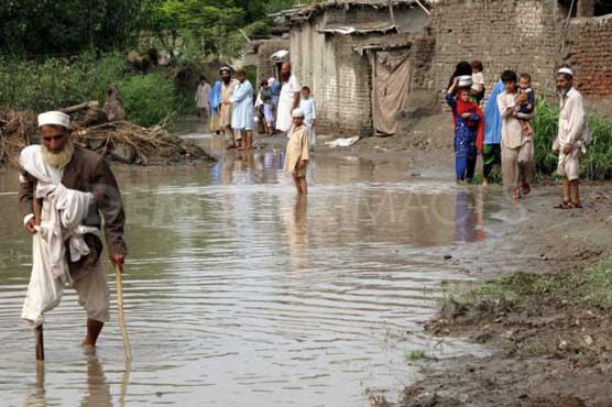 Peshawar: Water enters into Sardar Colony houses
