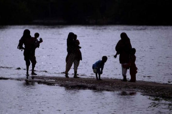 Snakes, hunger stalk flood victims