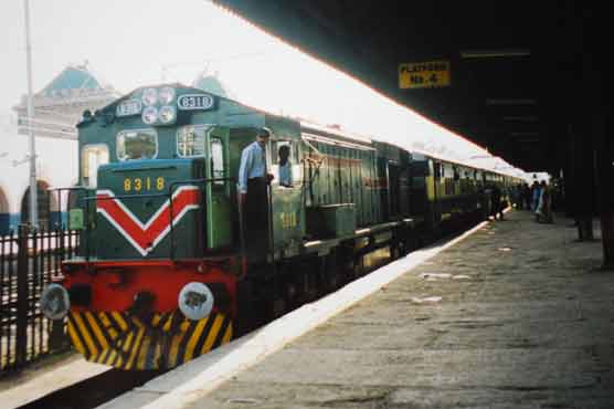 Protesting Rail men demand pays, threaten trains strike