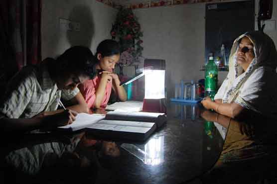 Karachi: Load shedding hampers routine life