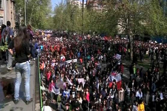 Mass demo in Chile demanding more education aid
