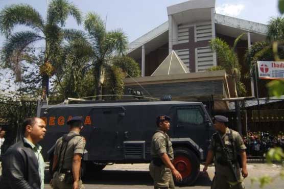 Suicide bombing at Indonesian church injures 22