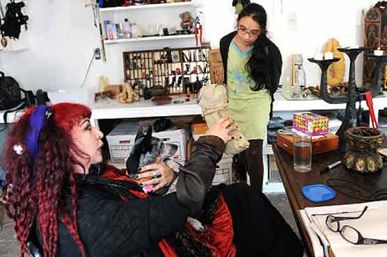 Woman mummifies pets