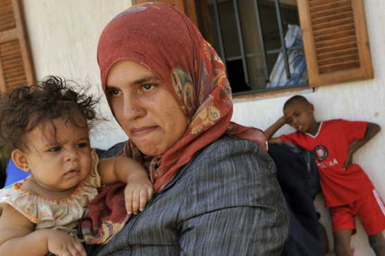 Civilians flee Gaddafi loyalist stronghold Sirte