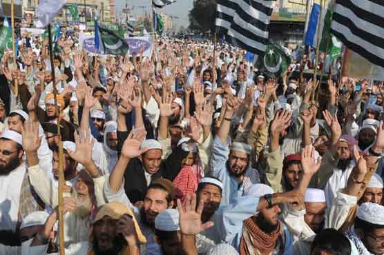 Popular rallies rap US, back Army