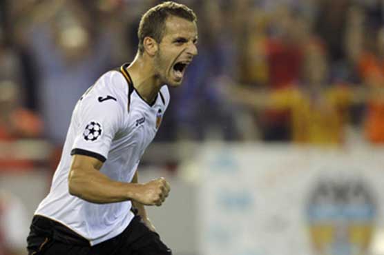 Soldado penalty gives Valencia 1-1 draw vs Chelsea