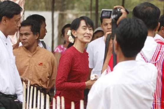 Myanmar votes in historic election, spotlight on Suu Kyi