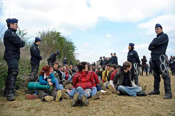 Belgium: 200 protesters held outside NATO headquarters 