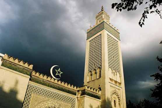 France orders deportation of five Muslims 