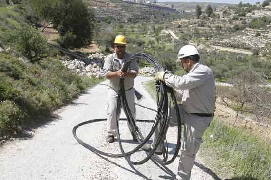 Israeli troops raze Bethlehem homes, electricity pylons