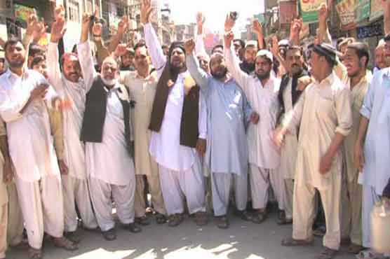 Peshawar: traders protest against police