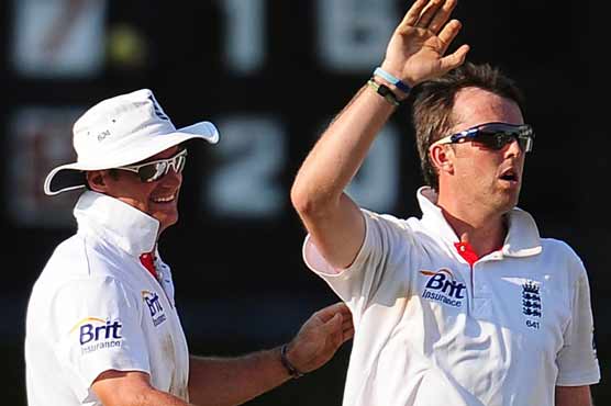 Sri Lanka dismissed for 275 against England