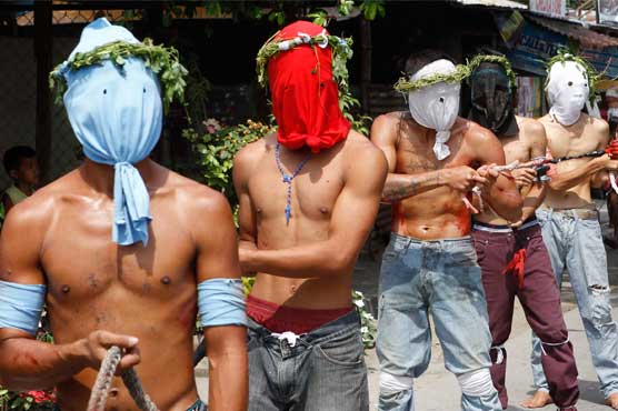 Filipino Catholics observe Lent with gory rituals