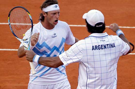 Argentina takes 2-1 lead after 5-hour doubles win