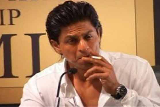 SRK in trouble for smoking at public place