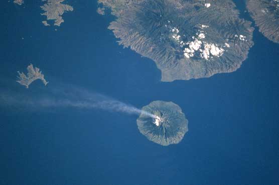 Indonesia looks for missing Afghan asylum boat