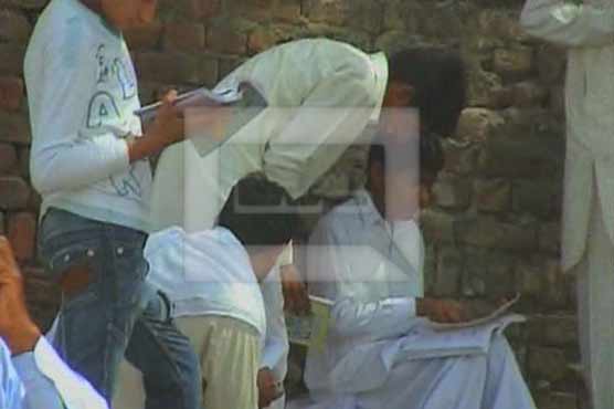 Paper leak upset exam system in Larkana, Naushero