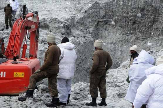 Search operation continues at Gayari despite snowfall