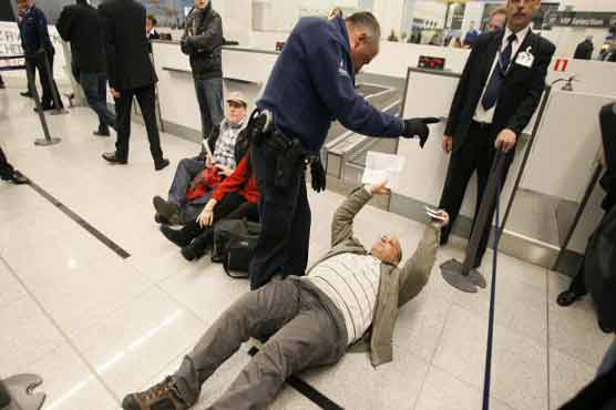 Israeli police arrest fly-in activists