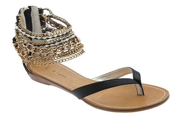 Flat shoes in fashion