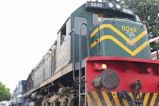 Railways ministry cancels 4 catering contracts 