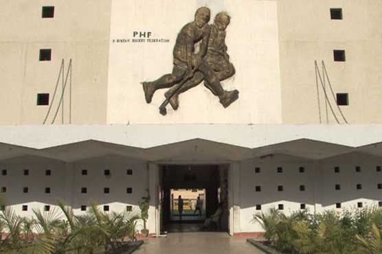 PHF issues show-cause notices to rebel players