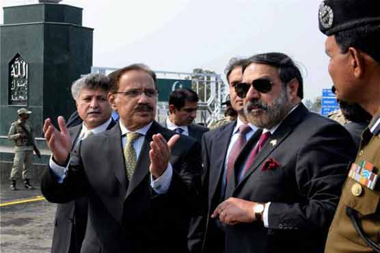 India, Pakistan try trade route to improve ties 