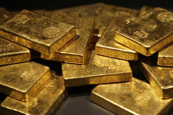 Gold dips in local, global markets