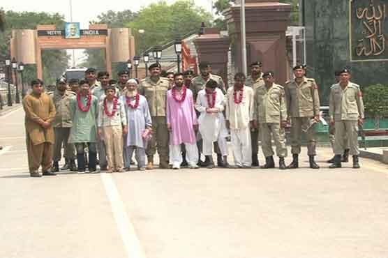 India releases 6 Pakistani prisoners 