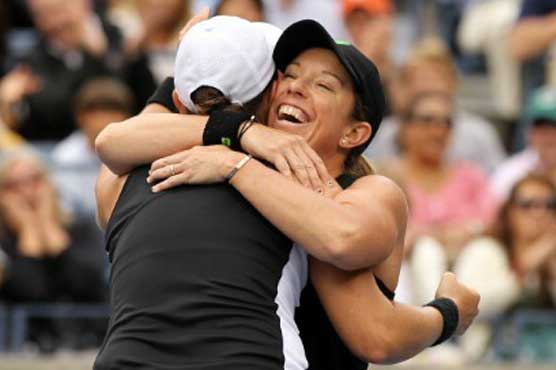 WTA doubles: Lisa Raymond becomes No. 1