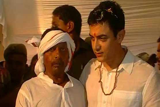 Aamir Khan attends rickshaw driver's son's wedding