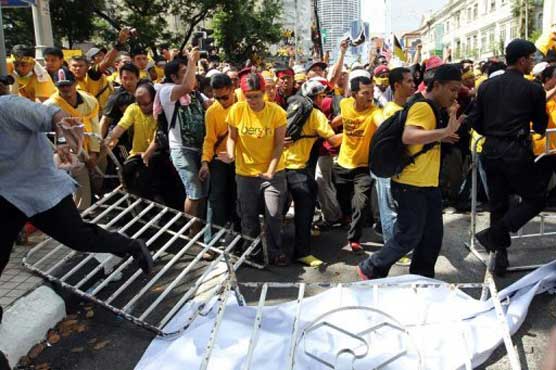 Malaysian police free all 471 protesters