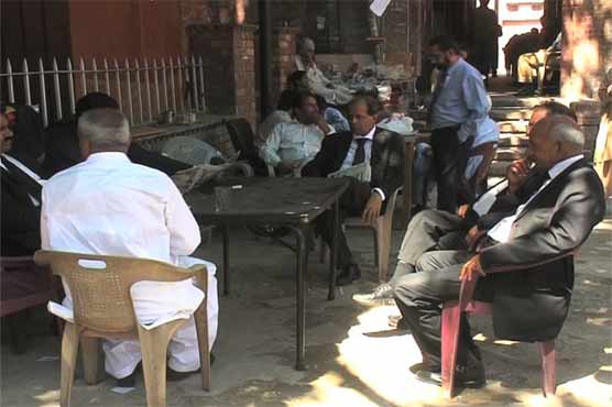 Lawyers reject Nawaz's call for anti-govt long march